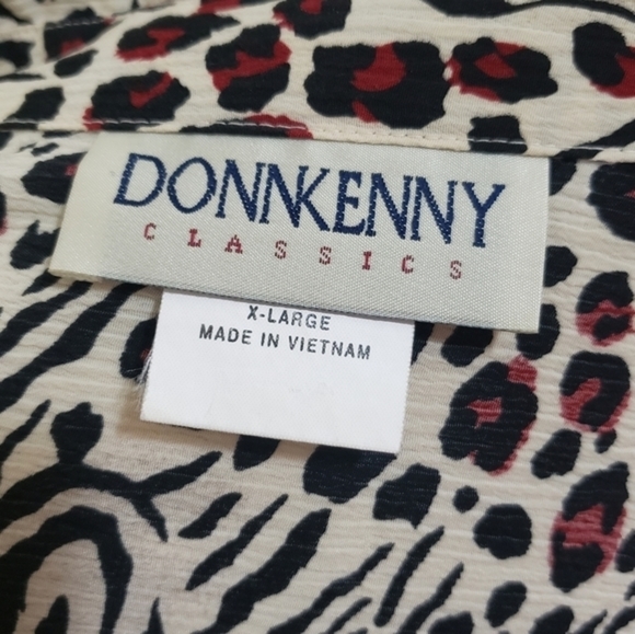 3/$35 button down blouse xl - Picture 3 of 7